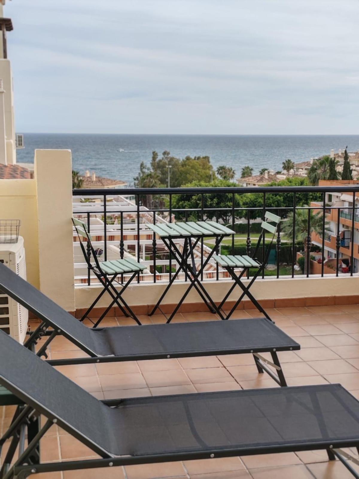 Seaview Apartment With Great Amenities & Facilities Benalmádena Kültér fotó