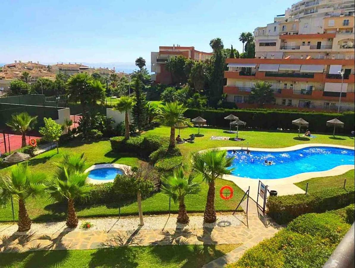 Seaview Apartment With Great Amenities & Facilities Benalmádena Kültér fotó